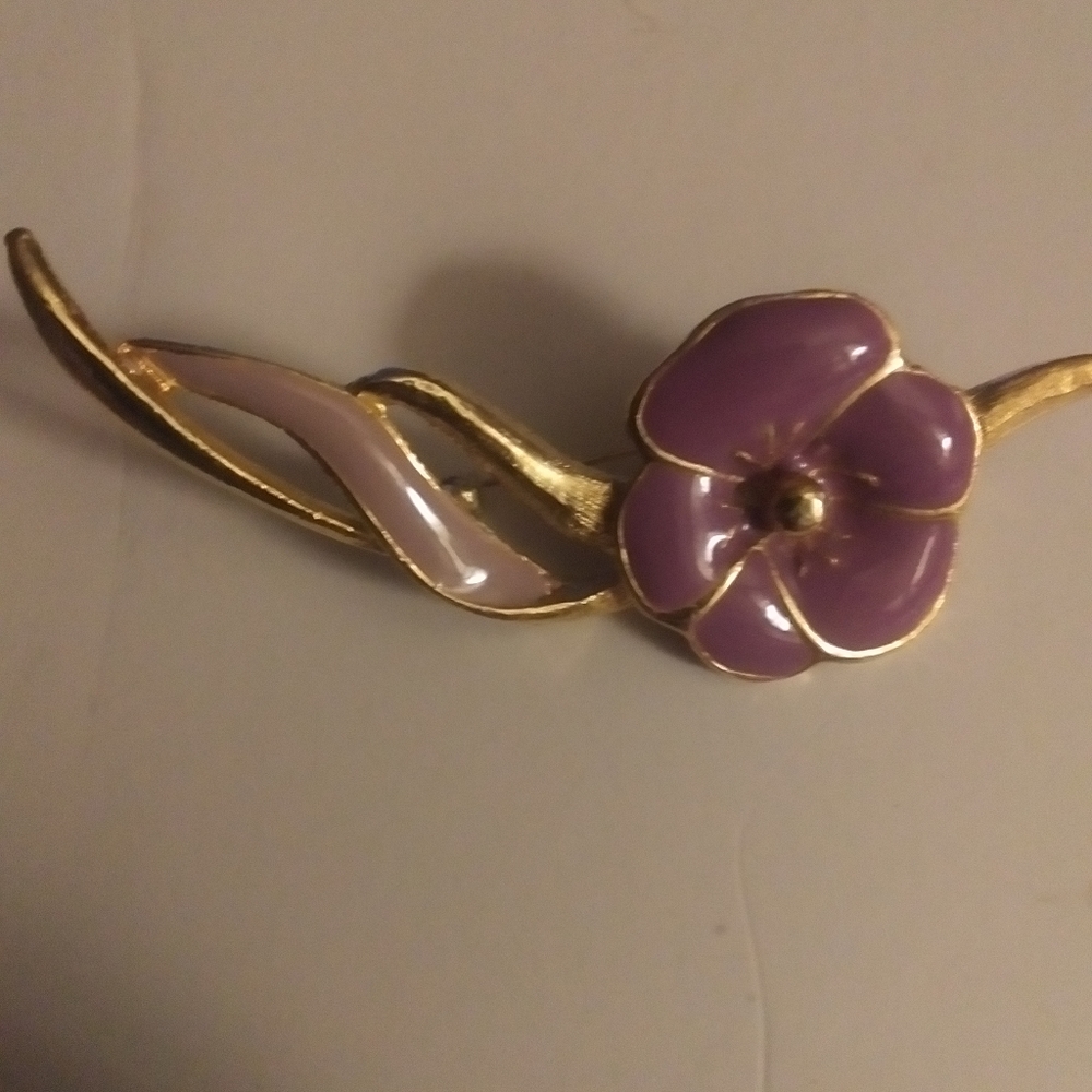 Vintage cold ton Lavender Flower with leaf brooch